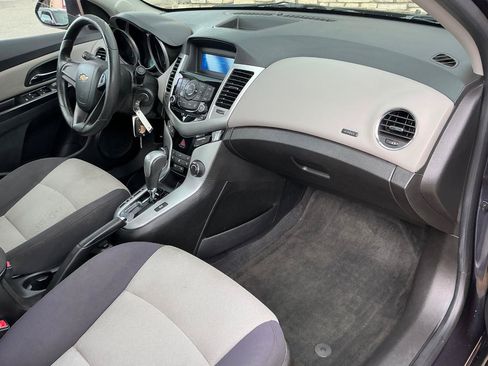 Used 2014 Chevrolet Cruze LS FWD image 10