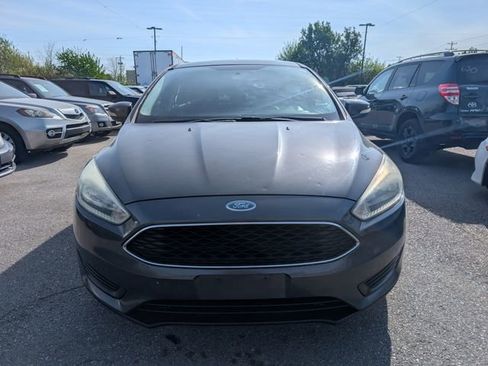 Used 2015 Ford Focus SE FWD image 2