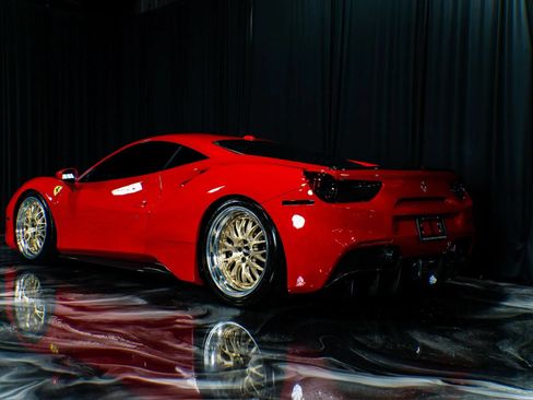 Used 2016 Ferrari 488 GTB RWD image 5
