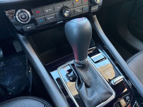 Used 2025 Jeep Compass Limited image 41