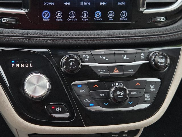 Used 2017 Chrysler Pacifica Limited w/ Advanced Safetytec Group FWD image 23