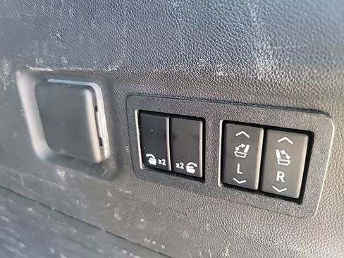 Used 2021 GMC Yukon XL Denali w/ Denali Premium Package RWD image 22