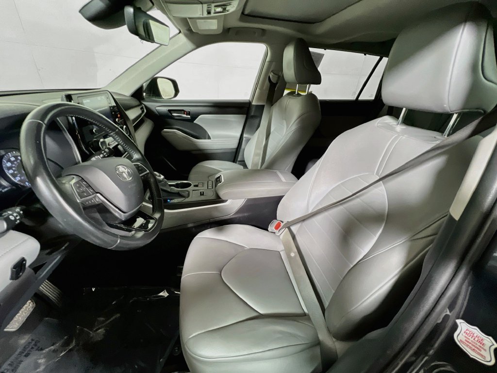 Certified 2020 Toyota Highlander XLE FWD image 17
