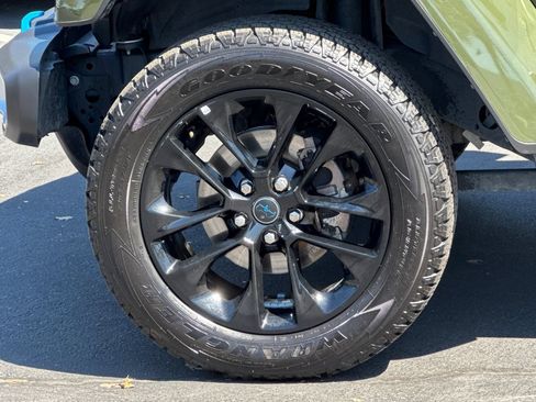 Used 2024 Jeep Wrangler Unlimited Sahara AWD/4WD image 31