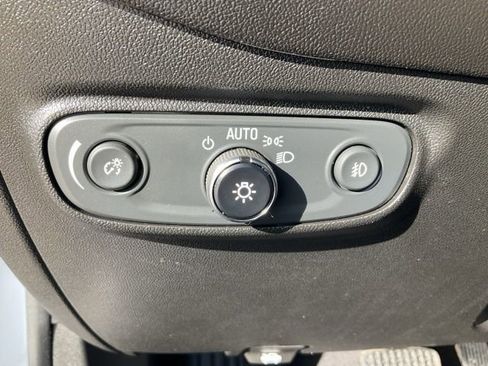Used 2020 Chevrolet Equinox LT w/ Driver Convenience Package FWD image 9