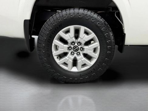 Used 2022 Nissan Frontier SV w/ Technology Package image 8