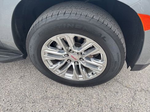 Used 2023 GMC Yukon SLT w/ SLT Luxury Package image 4