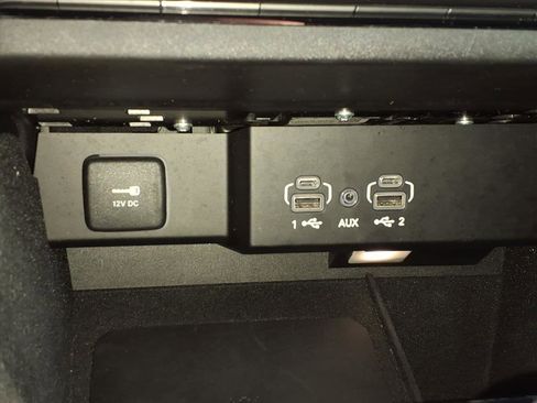 Used 2024 Jeep Wagoneer Series II w/ Flexible Seating Group image 18