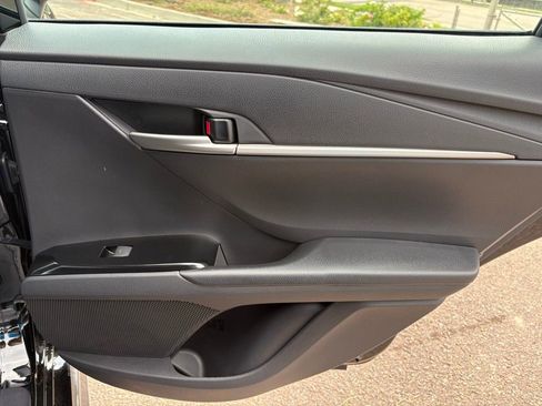 Used 2025 Toyota Camry SE image 30
