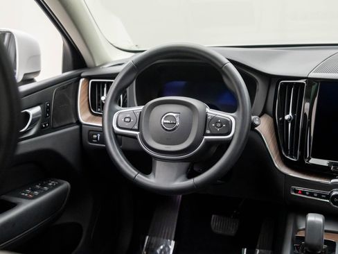 Used 2022 Volvo XC60 B5 Momentum w/ Advanced Package image 10