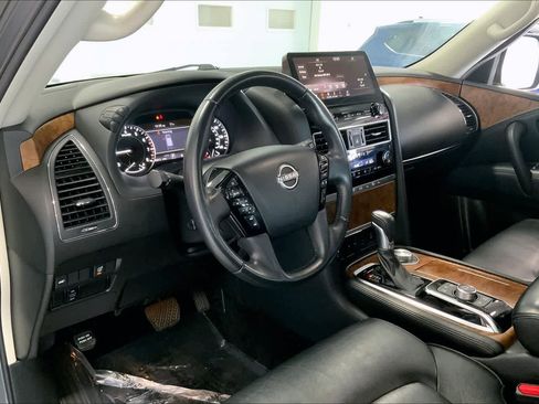Used 2022 Nissan Armada SL w/ Captain's Chairs Package image 2