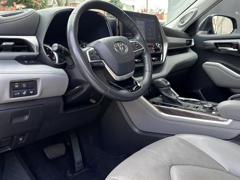 Used 2022 Toyota Highlander Platinum image 14