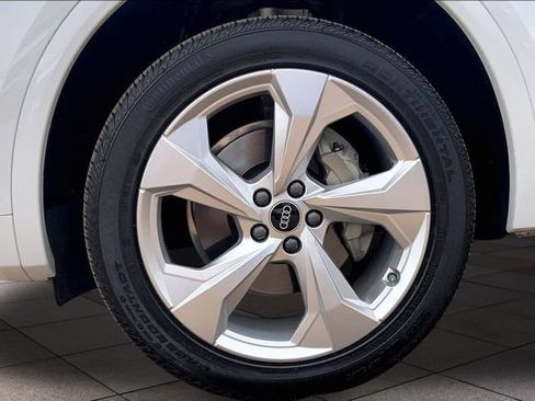 Used 2023 Audi Q5 2.0T Premium Plus w/ Premium Plus Package AWD/4WD image 9