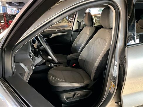 Used 2022 Ford Escape SE w/ SE Sport Appearance Package image 8