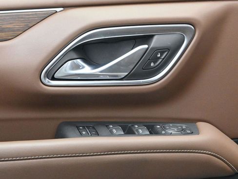 Used 2024 Chevrolet Suburban High Country w/ Advanced Technology Package image 14