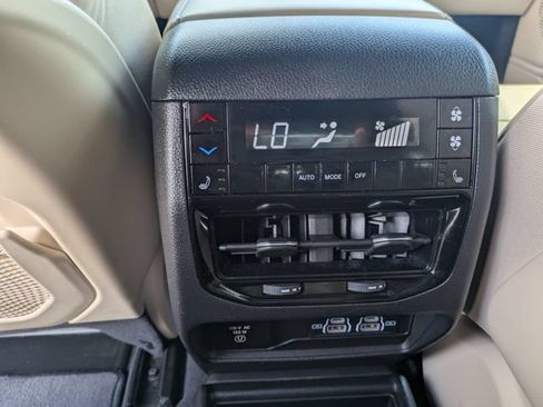 Used 2023 Jeep Grand Cherokee L Limited w/ Luxury Tech Group II RWD image 14