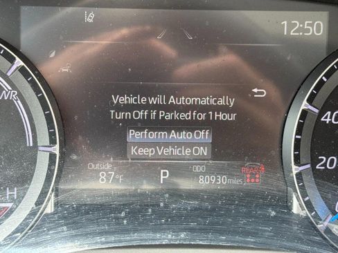 Used 2024 Toyota Highlander XLE AWD/4WD image 19