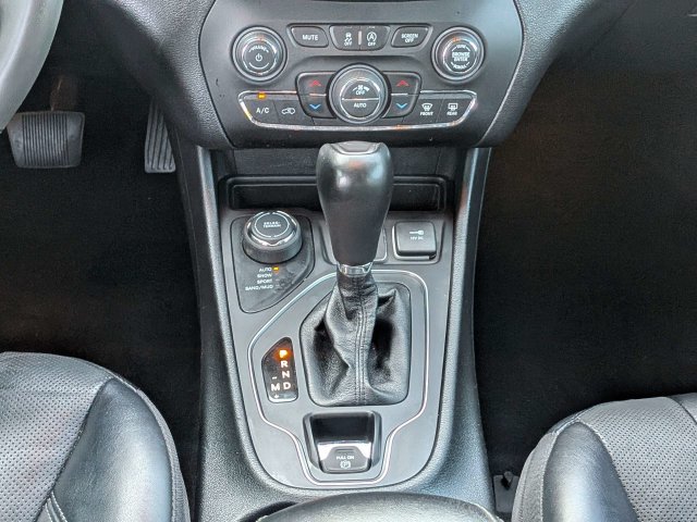 Used 2022 Jeep Cherokee Latitude Lux AWD/4WD image 19