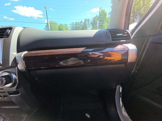 Used 2024 Toyota 4Runner Limited AWD/4WD image 18