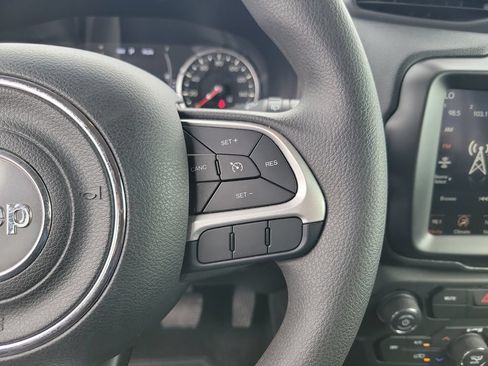 Used 2023 Jeep Renegade Latitude AWD/4WD image 29