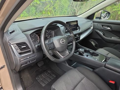 Certified 2025 Nissan Rogue SV FWD image 17