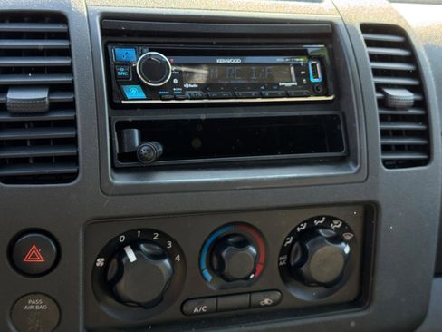 Used 2011 Suzuki Equator Premium image 16