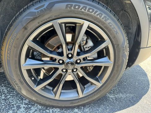 Used 2017 Ford Explorer XLT w/ Equipment Group 202A FWD image 40
