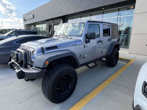 Used 2018 Jeep Wrangler Unlimited Rubicon w/ Cold Weather Group image 2