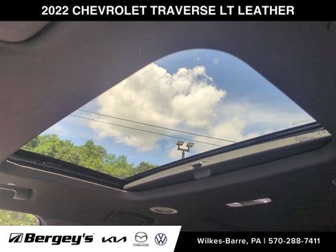 Used 2022 Chevrolet Traverse LT w/ LT Premium Package AWD/4WD image 24