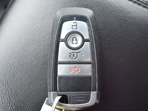 Used 2023 Ford Explorer XLT image 29