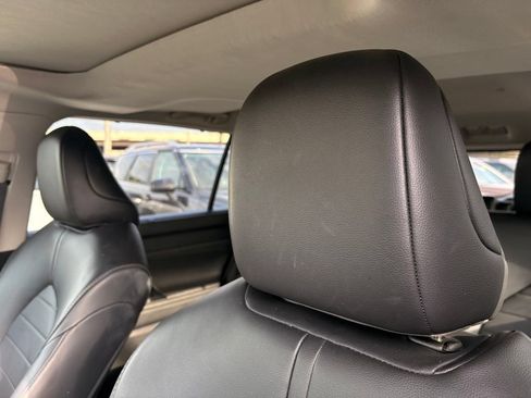 Used 2023 Toyota Highlander XLE AWD/4WD image 22