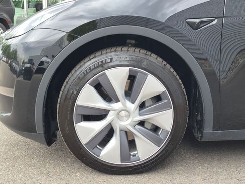 Used 2024 Tesla Model Y Long Range AWD/4WD image 11