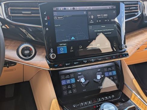 Used 2024 Jeep Grand Wagoneer Series III w/ Rear Seat Video Group 1 AWD/4WD image 12