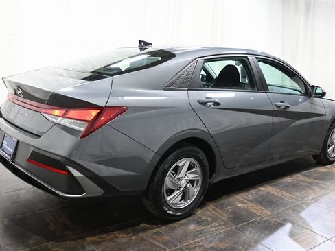 Used 2025 Hyundai Elantra SE image 5