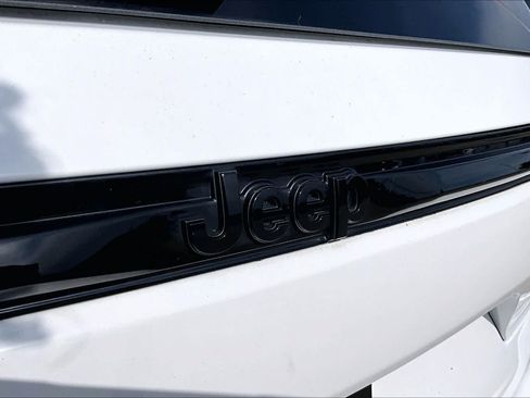 Used 2022 Jeep Grand Cherokee Altitude AWD/4WD image 30
