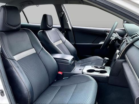 Used 2014 Toyota Camry SE FWD image 8