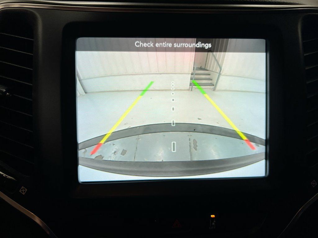 Used 2022 Jeep Cherokee Latitude Lux w/ Sun & Sound Group AWD/4WD image 14