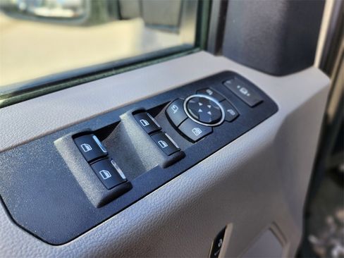 Used 2022 Ford F250 XLT w/ XLT Premium Package image 16