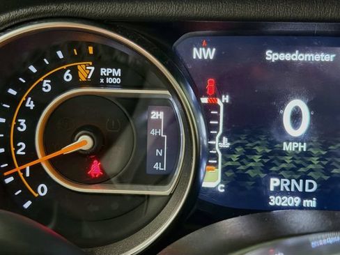 Used 2021 Jeep Wrangler Unlimited Sahara AWD/4WD image 13