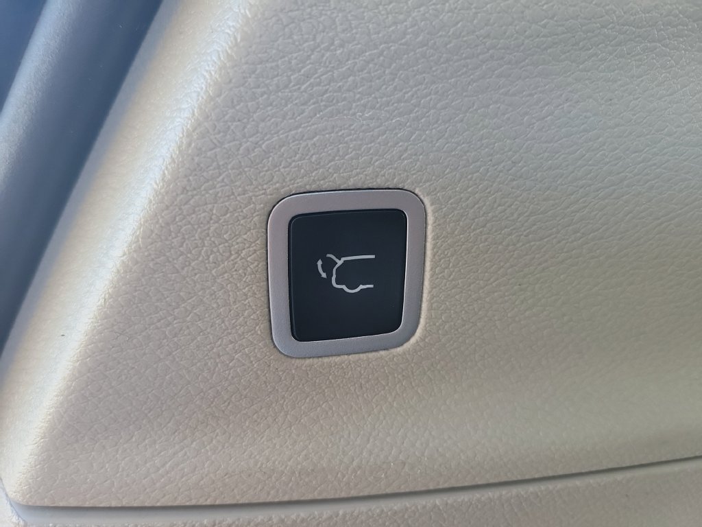 Used 2024 Chrysler Pacifica Limited FWD image 14