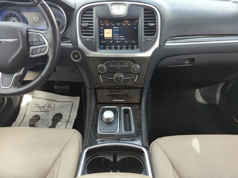 Used 2019 Chrysler 300 Limited RWD image 25