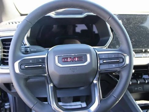 New 2026 GMC Canyon Elevation image 13