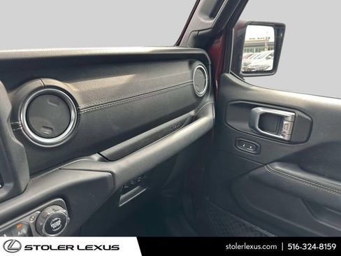 Used 2021 Jeep Wrangler Unlimited Sahara AWD/4WD image 33