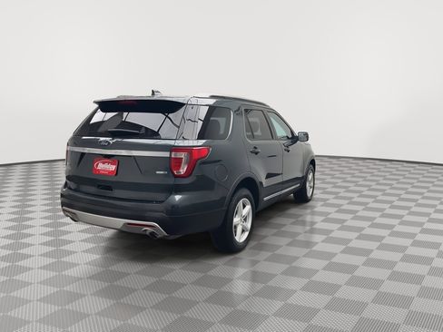 Used 2016 Ford Explorer XLT image 36