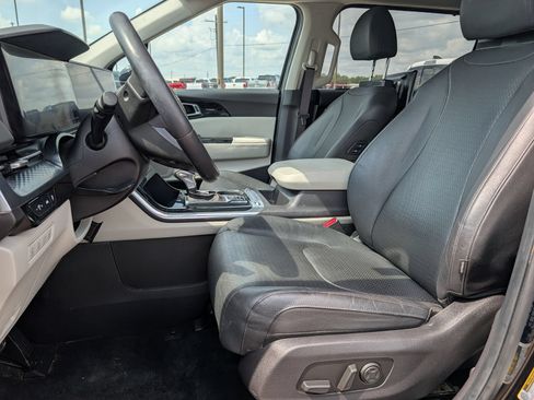 Used 2024 Kia Carnival SX Prestige FWD image 9