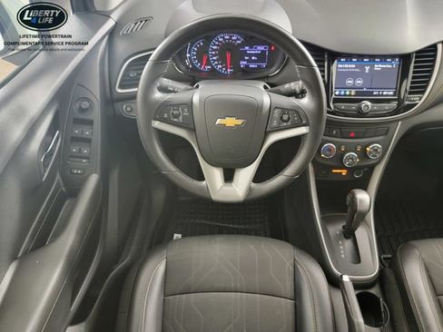 Used 2019 Chevrolet Trax LT w/ LT Convenience Package FWD image 25
