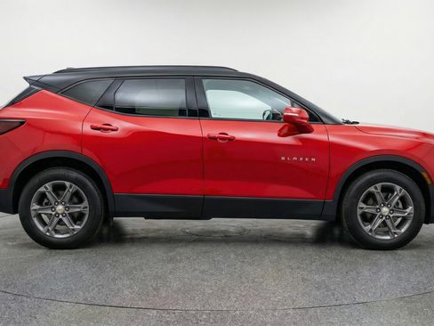 Used 2025 Chevrolet Blazer LT FWD image 11