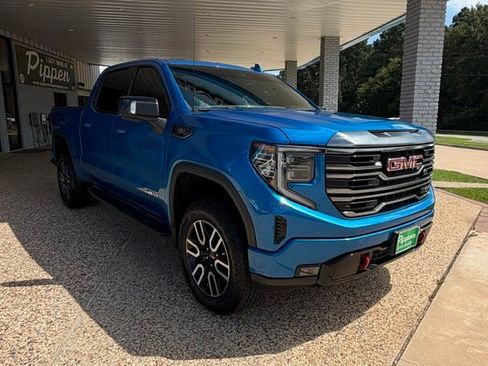 Used 2022 GMC Sierra 1500 AT4 w/ AT4 Preferred Package AWD/4WD image 1
