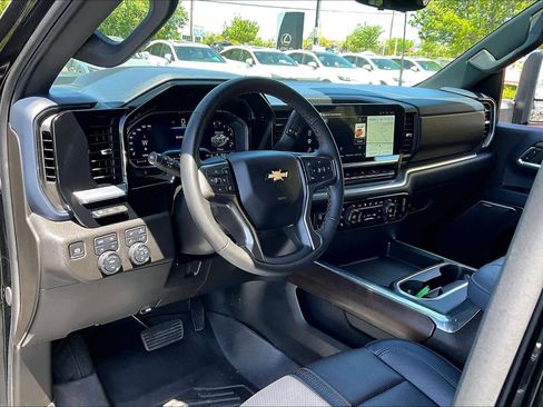 Used 2024 Chevrolet Silverado 2500 High Country w/ Technology Package AWD/4WD image 18