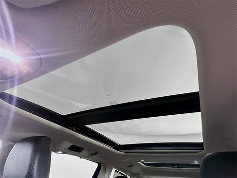 Used 2018 Chrysler Pacifica Limited w/ Tire & Wheel Group image 21